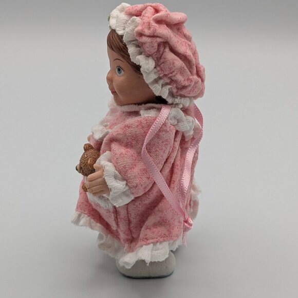 Hallmark Keepsake Mistletoe Miss 2001, 1st in Mistletoe Miss Series, Porcelain - Picture 5 of 10